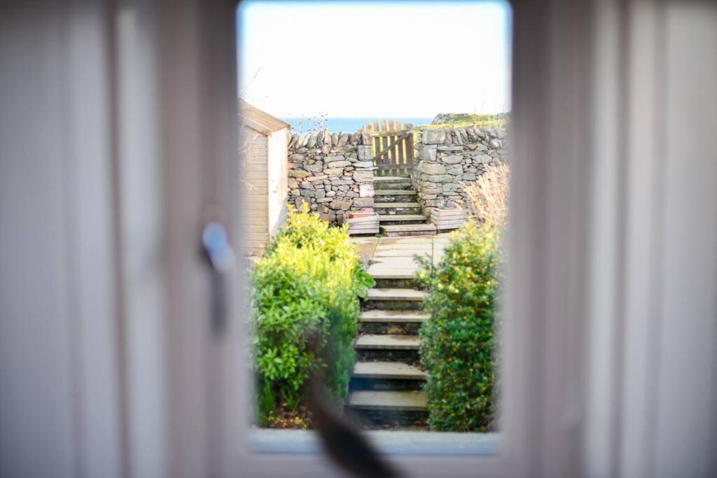 3 Bedroom Townhouse Right On The Harbour Isle of Whithorn ภายนอก รูปภาพ