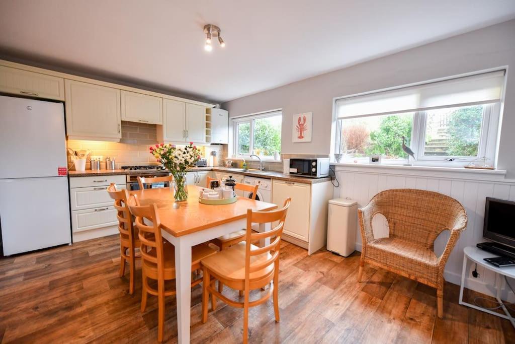 3 Bedroom Townhouse Right On The Harbour Isle of Whithorn ภายนอก รูปภาพ