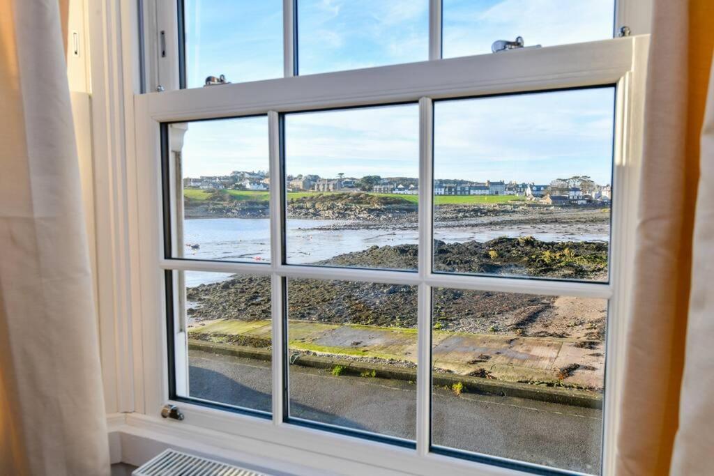 3 Bedroom Townhouse Right On The Harbour Isle of Whithorn ภายนอก รูปภาพ