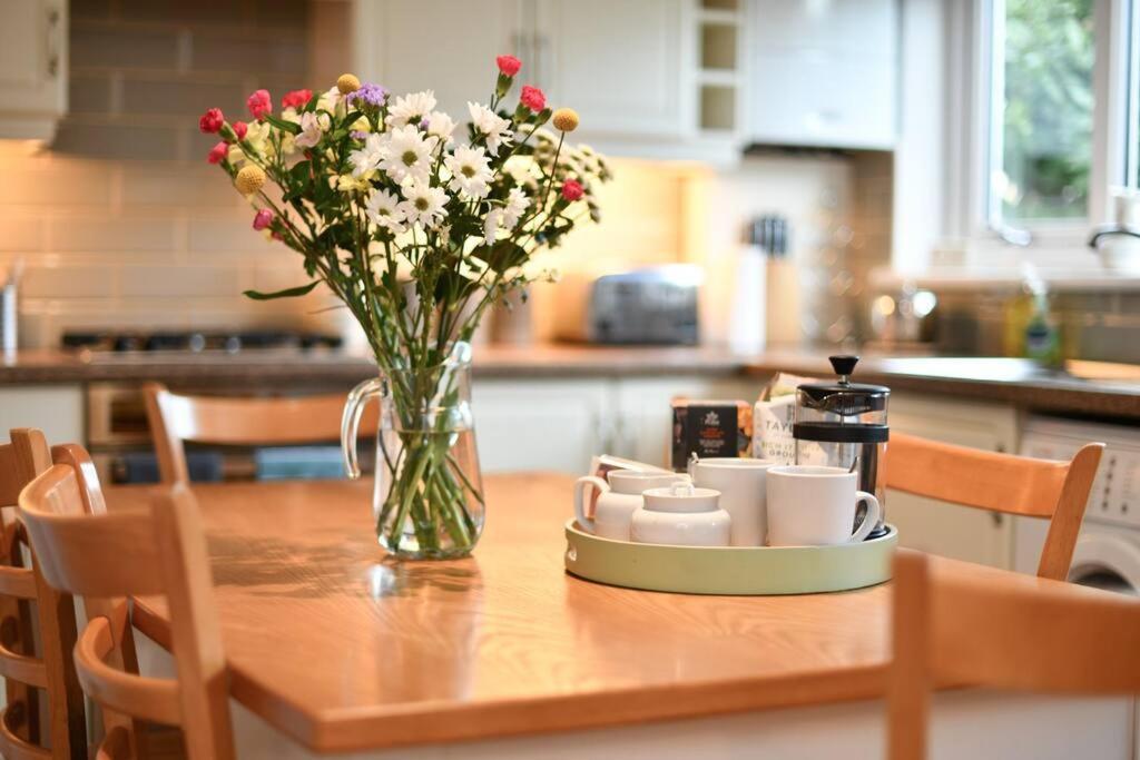 3 Bedroom Townhouse Right On The Harbour Isle of Whithorn ภายนอก รูปภาพ