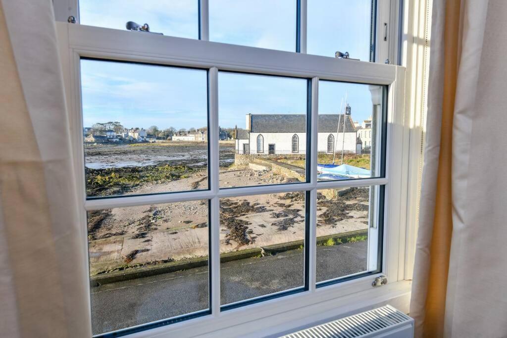 3 Bedroom Townhouse Right On The Harbour Isle of Whithorn ภายนอก รูปภาพ
