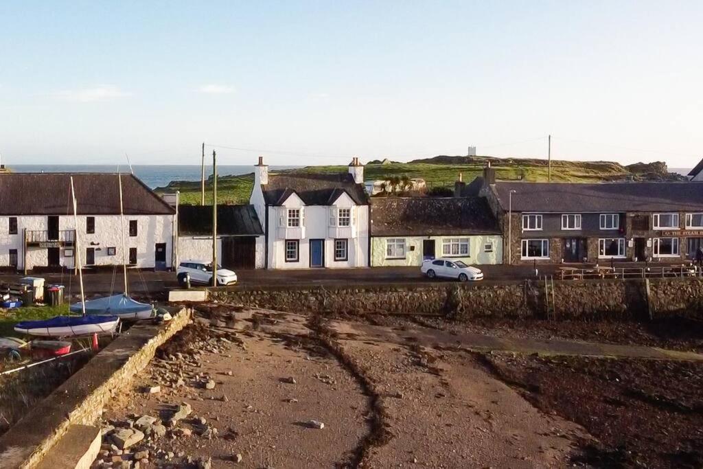 3 Bedroom Townhouse Right On The Harbour Isle of Whithorn ภายนอก รูปภาพ
