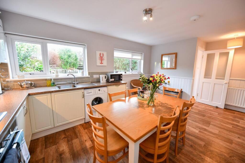 3 Bedroom Townhouse Right On The Harbour Isle of Whithorn ภายนอก รูปภาพ