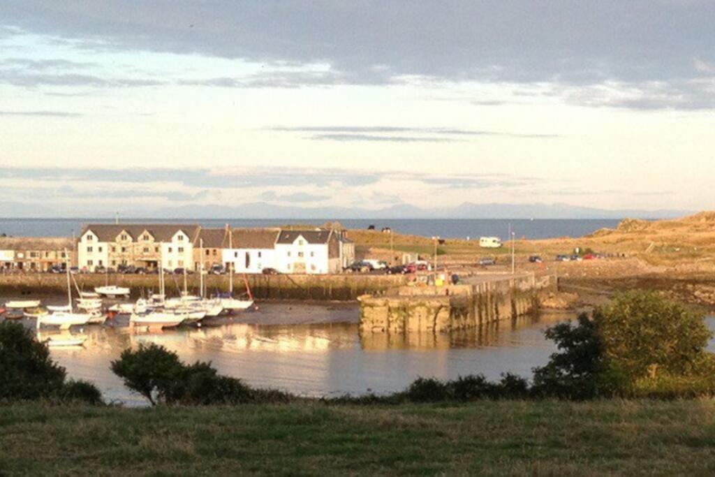 3 Bedroom Townhouse Right On The Harbour Isle of Whithorn ภายนอก รูปภาพ