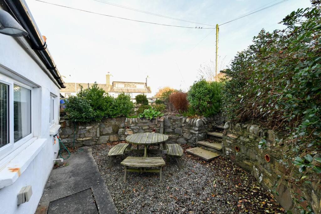 3 Bedroom Townhouse Right On The Harbour Isle of Whithorn ภายนอก รูปภาพ