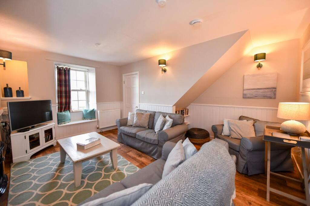 3 Bedroom Townhouse Right On The Harbour Isle of Whithorn ภายนอก รูปภาพ
