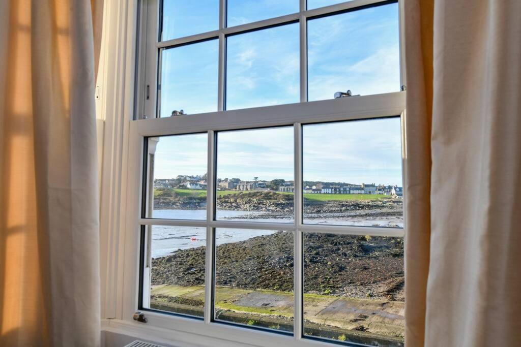 3 Bedroom Townhouse Right On The Harbour Isle of Whithorn ภายนอก รูปภาพ