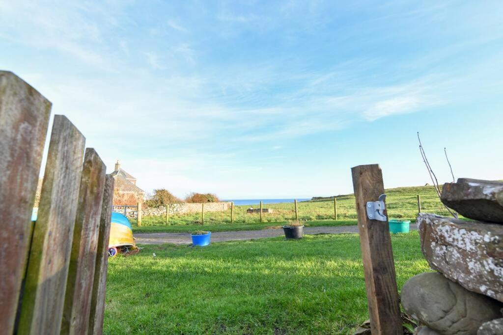 3 Bedroom Townhouse Right On The Harbour Isle of Whithorn ภายนอก รูปภาพ