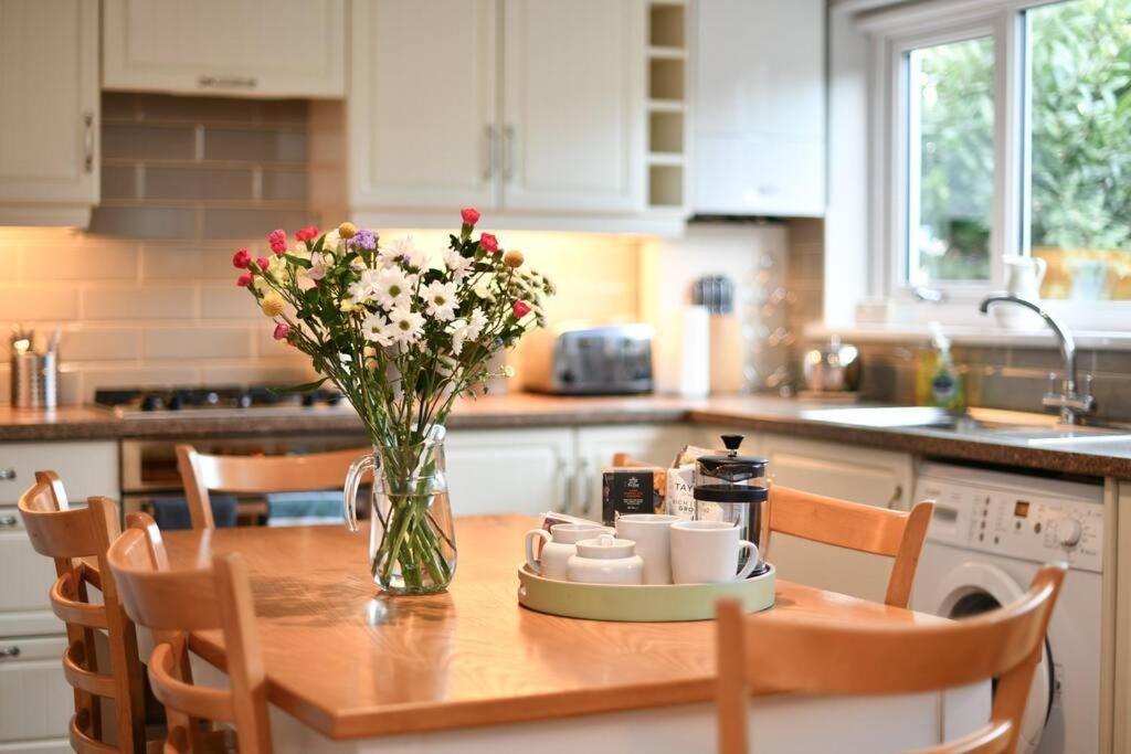 3 Bedroom Townhouse Right On The Harbour Isle of Whithorn ภายนอก รูปภาพ