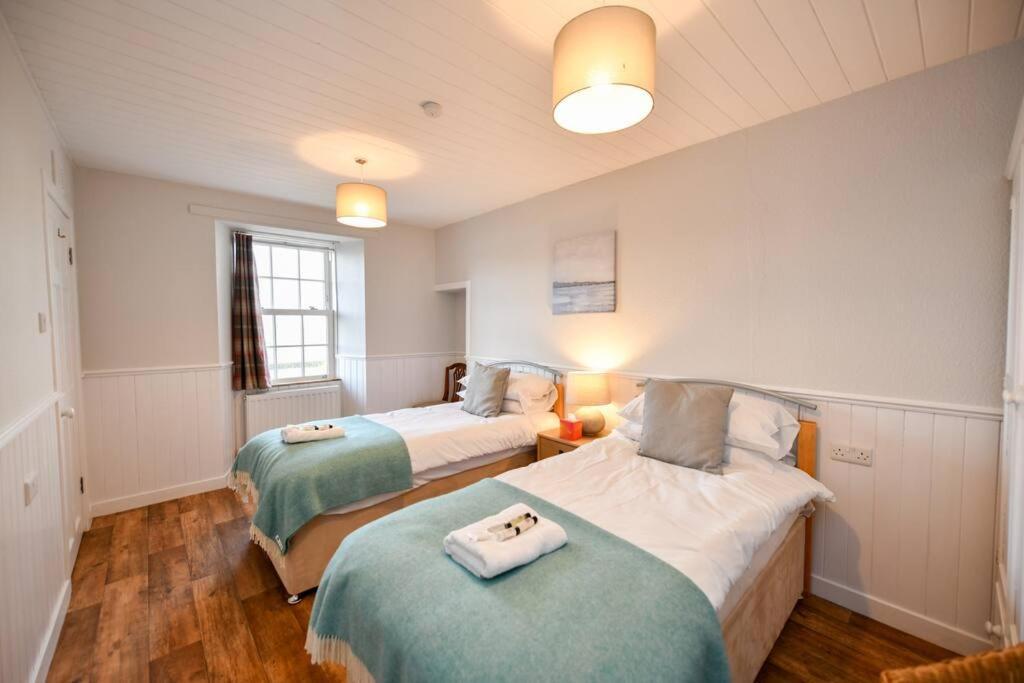 3 Bedroom Townhouse Right On The Harbour Isle of Whithorn ภายนอก รูปภาพ