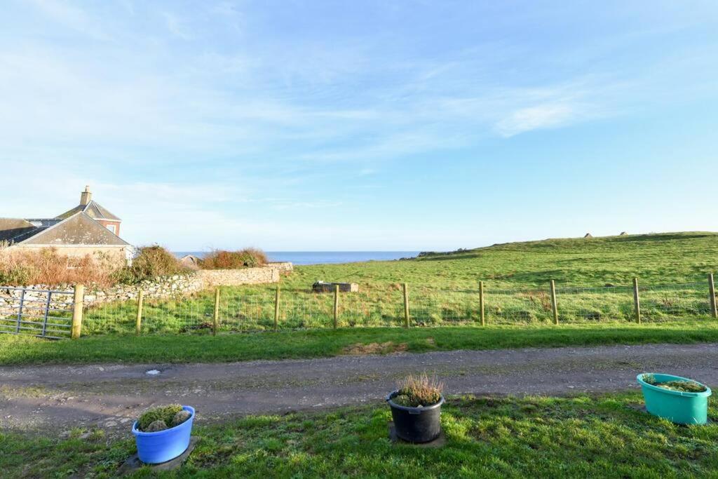3 Bedroom Townhouse Right On The Harbour Isle of Whithorn ภายนอก รูปภาพ
